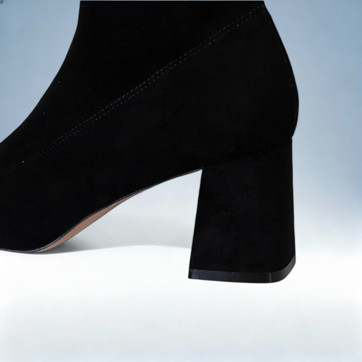LORENA — Botas Altas Camurça Premium Salto Elegante | Luxo Over-Knee