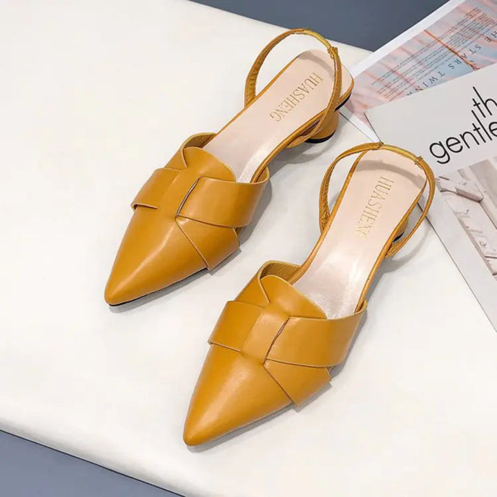 Zapatos con tiras cruzadas