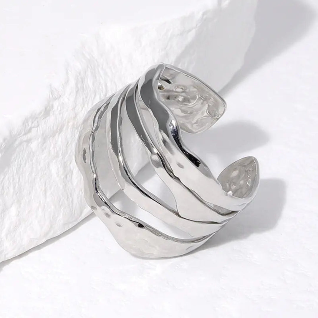 Anillo de titanio irregular