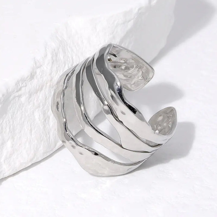 Anillo de titanio irregular