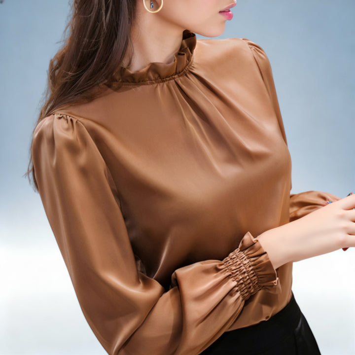 GABRIELA — Top de Cetim Vintage com Gola Alta | Elegância Sofisticada