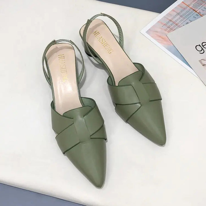 Zapatos con tiras cruzadas