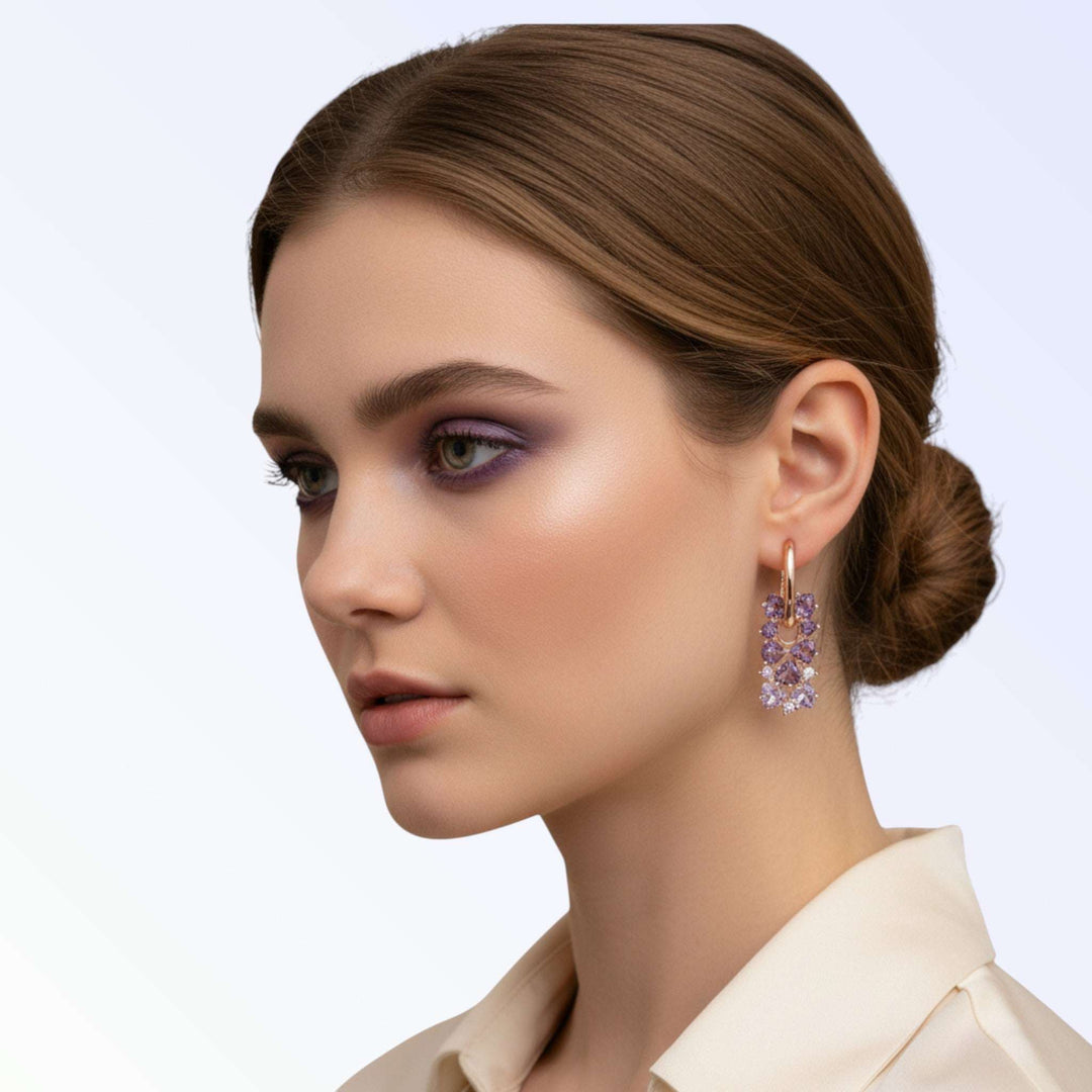 LILAC — BRINCOS DOURADOS COM ZIRCÓNIAS LAVANDA