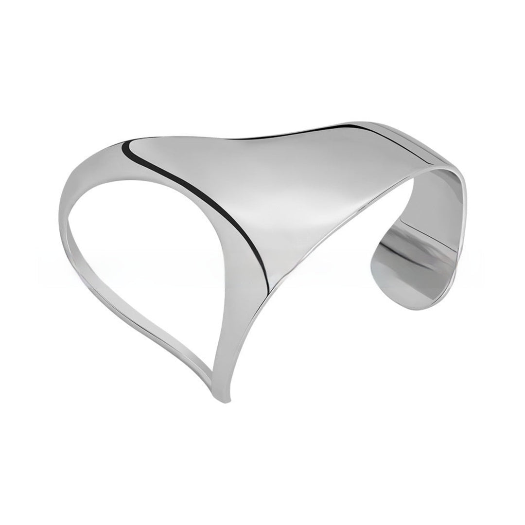 Pulsera de latón con diseño geométrico curvo