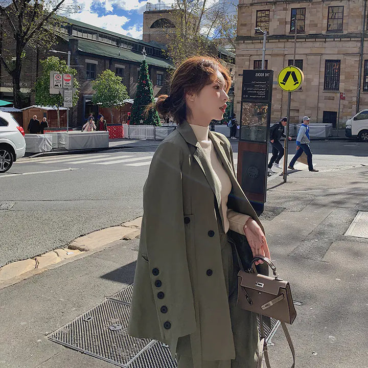 Clara Mode: Fato Urbano com Calças Amplas e Faixa Ajustável