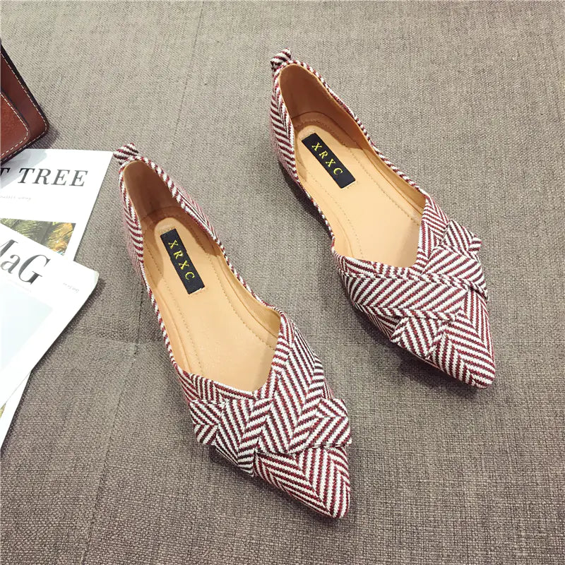 Breathable Women's Flats with Pointed Toe Design