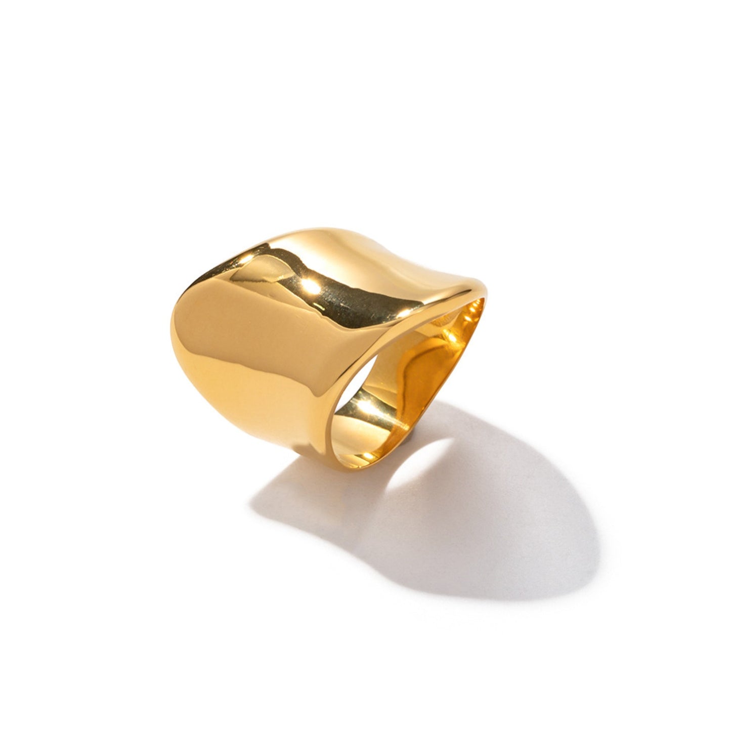 SELAR <span class="nivel-2">Anillo Escultural de Cara Ancha con Baño de Oro 18K</span> <span class="nivel-3">Colección Reliquias</span>
