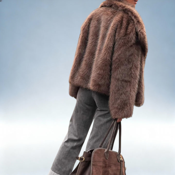 ELSA — Casaco Pele Sintética Premium em Tecido Luxuoso | Elegância Invernal