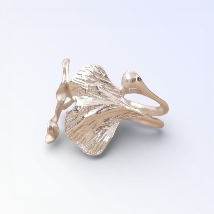 Anillo vintage de plata con flor